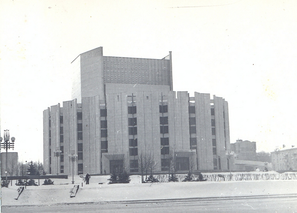 Здание театра, декабрь 1981 г.